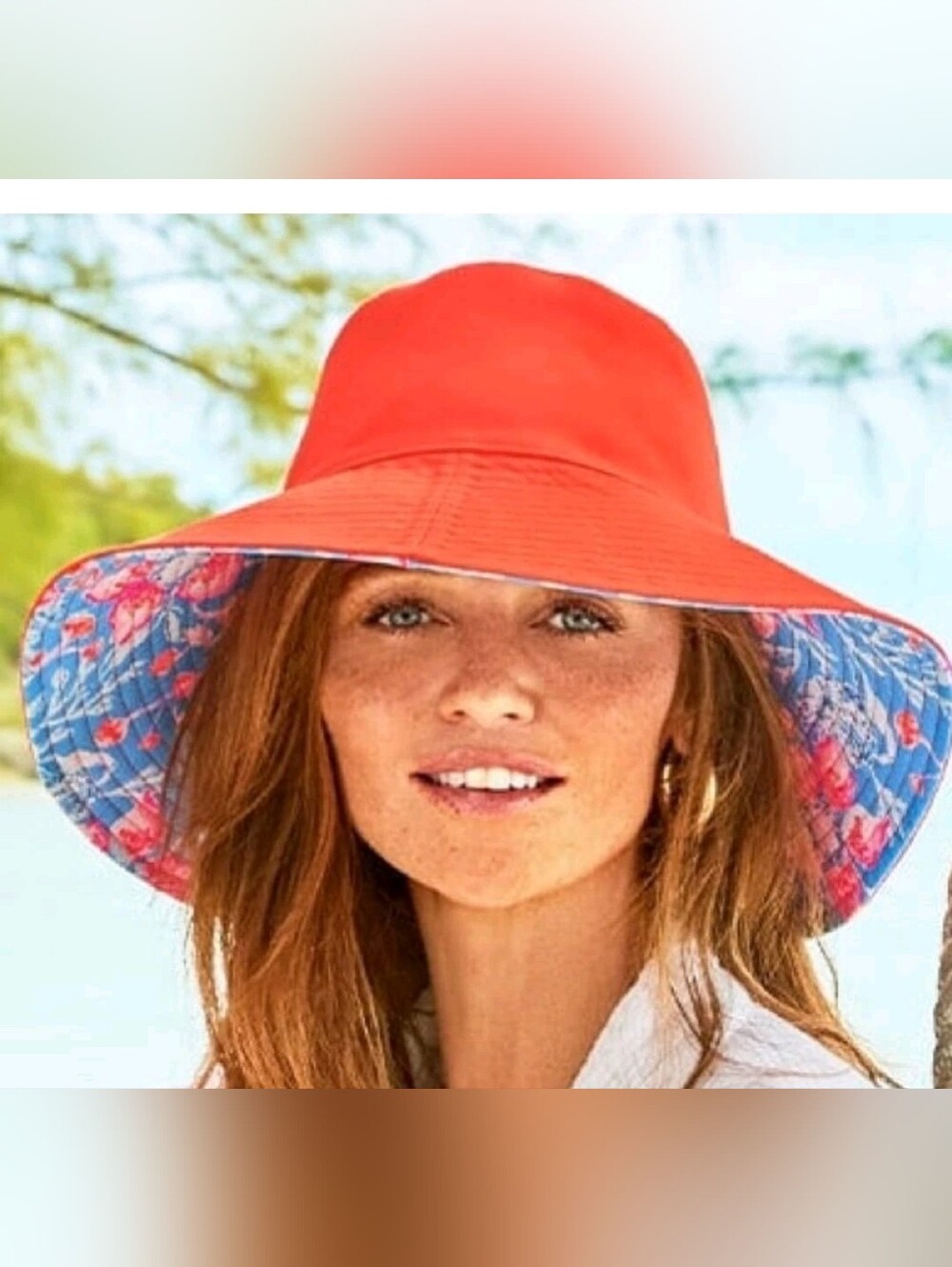 Lilly Pulitzer Reversible Bucket Hat in Coral with Floral Blue Lining